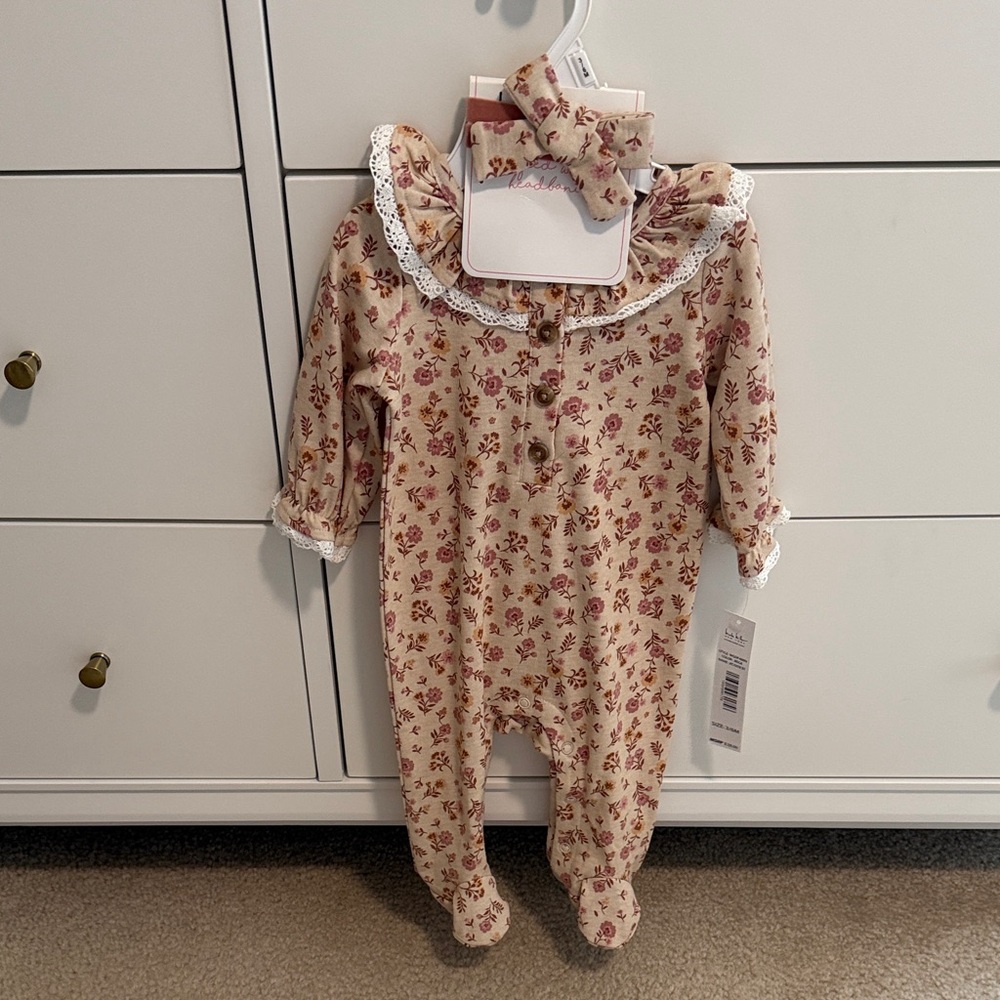 Nicole Miller Sleeper w/ Headband NWT